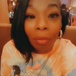 Meet your Posher, Quanya